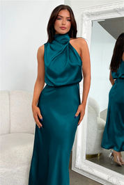 Claudiara | Elegantes Midikleid mit asymmetrischem Rundhalsausschnitt