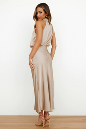 Claudiara | Elegantes Midikleid mit asymmetrischem Rundhalsausschnitt